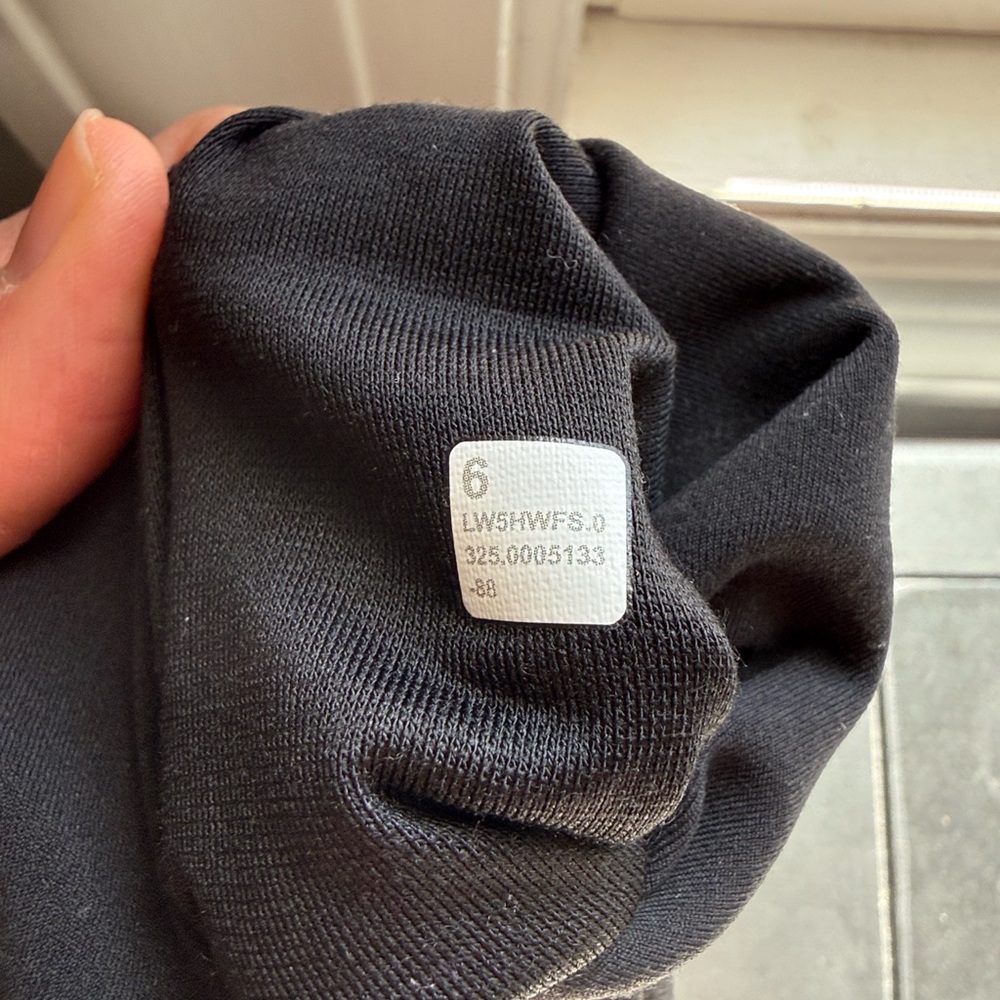 Lululemon Women’s Black Workout Leggings - Picture 7 of 7